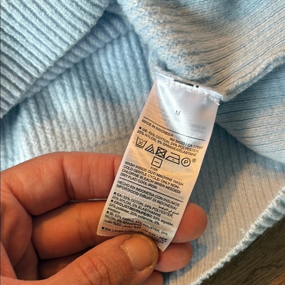 Old Navy Blue V-Neck Sweater Soft Knit - Picture 5 of 5